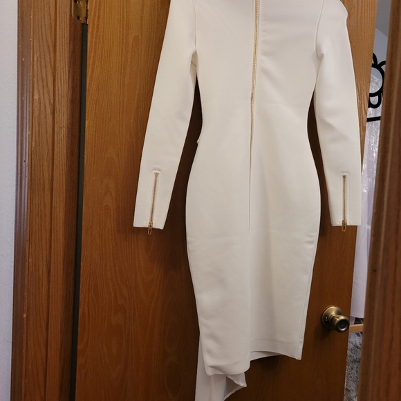 Off White Evening Party Dress with Hold Zipper - Picture 3 of 6